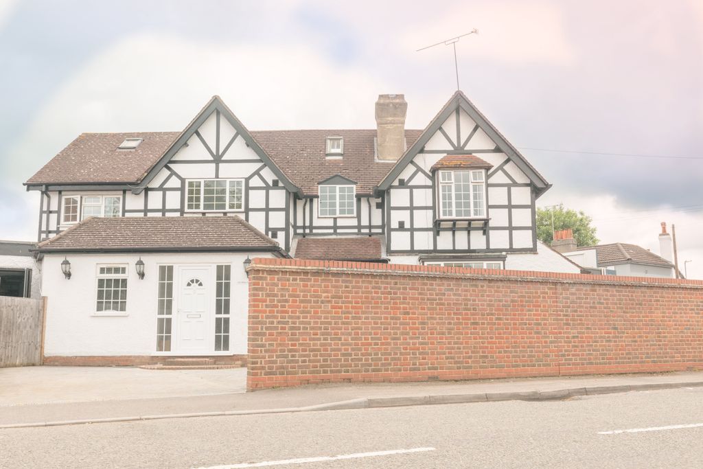 Property photo 1 of 10 Front