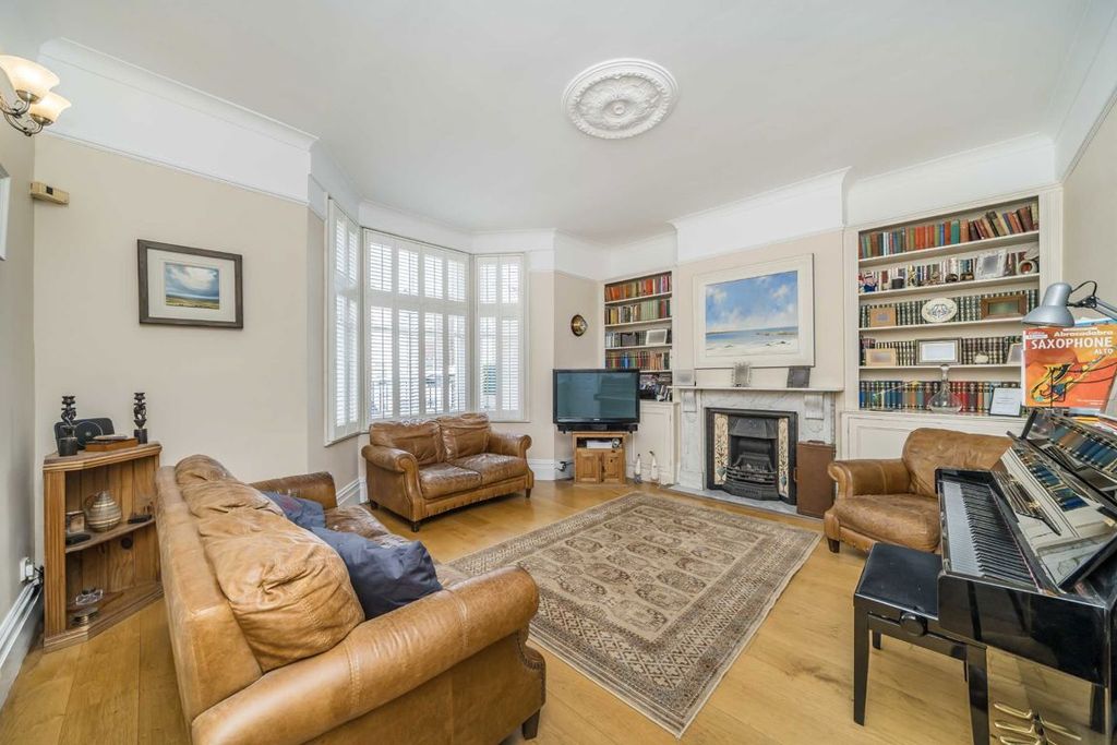 Property photo 2 of 11