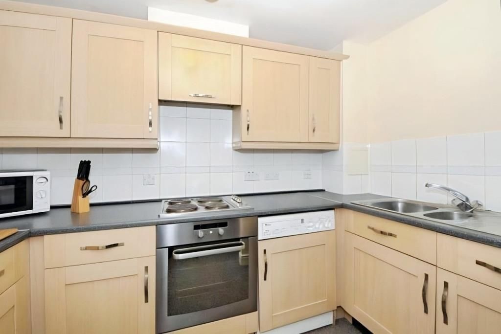 Property photo 2 of 11 Kitchen
