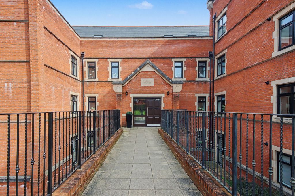 Property photo 2 of 11 External