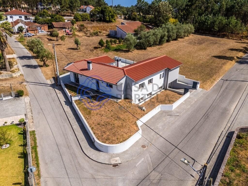 Property photo 1 of 61 T3 House With Garage In Bidoeira De Cima