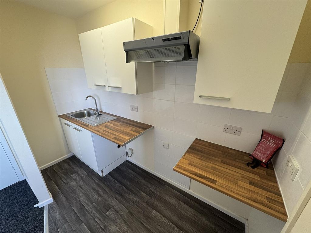 Property photo 2 of 9 Kitchen