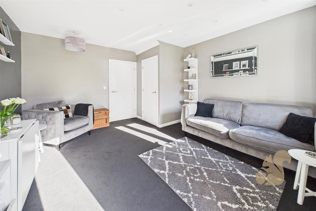 Property photo 2 of 14 Lounge