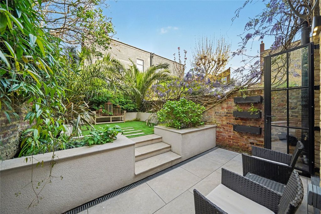 Property photo 2 of 32 Picture No. 23