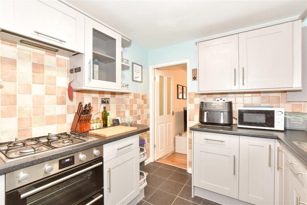 Property photo 2 of 10 Kitchen