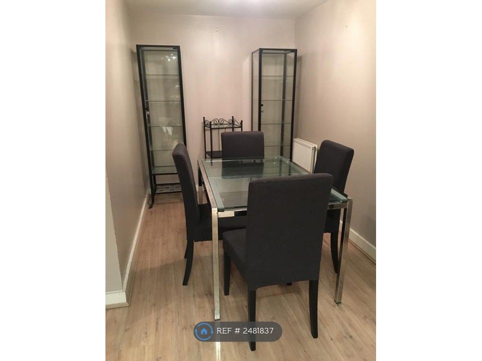 Property photo 3 of 9 Shared Dining Area