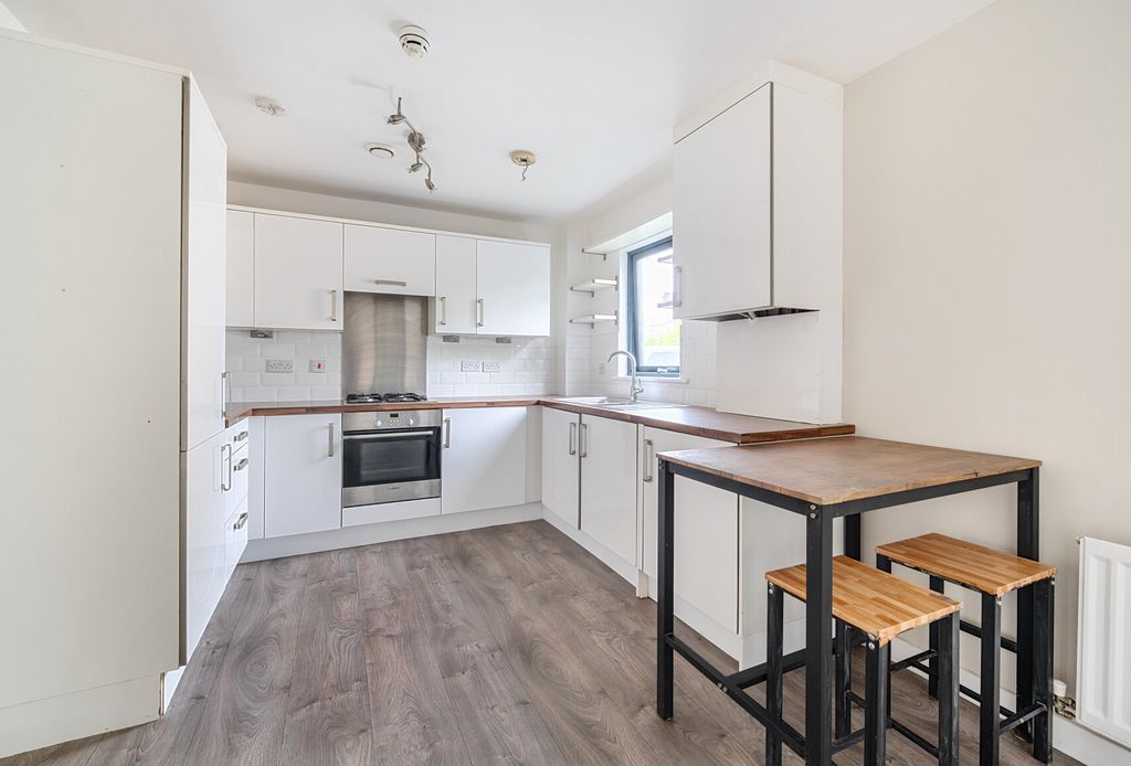 Property photo 3 of 9 1334645-4-6894c3B...