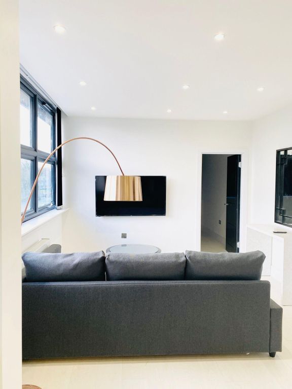 Property photo 3 of 6 Gallery