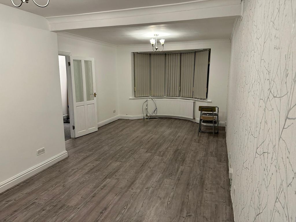 Property photo 1 of 2
