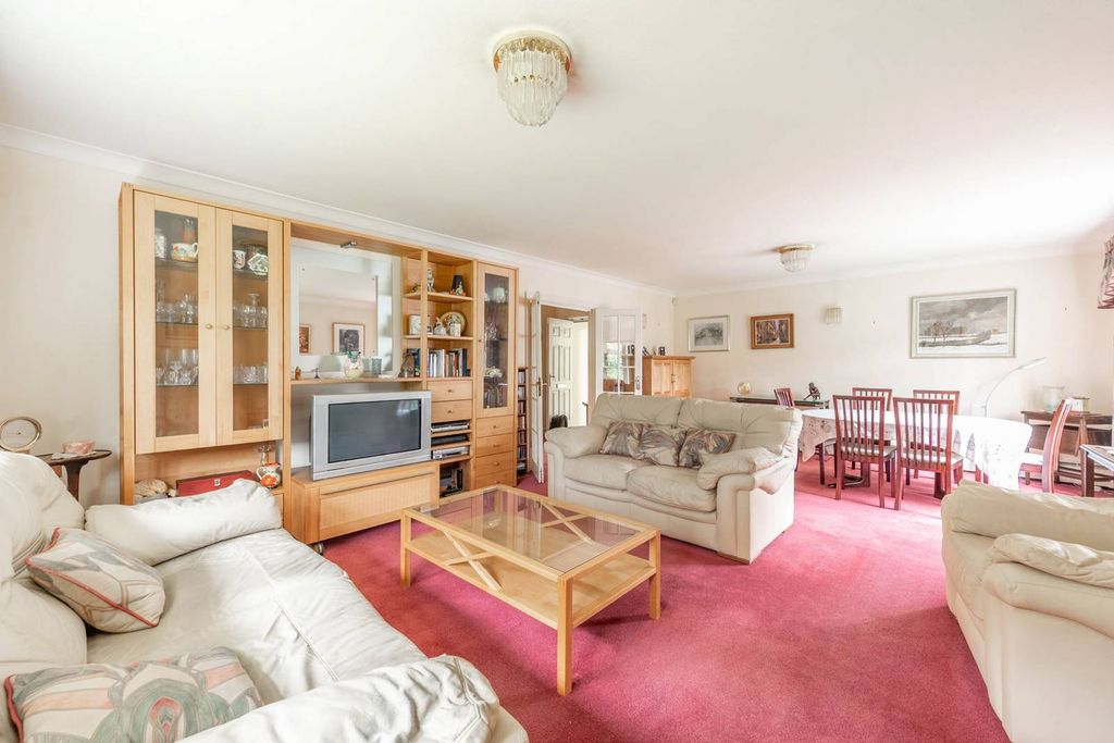 Property photo 2 of 9