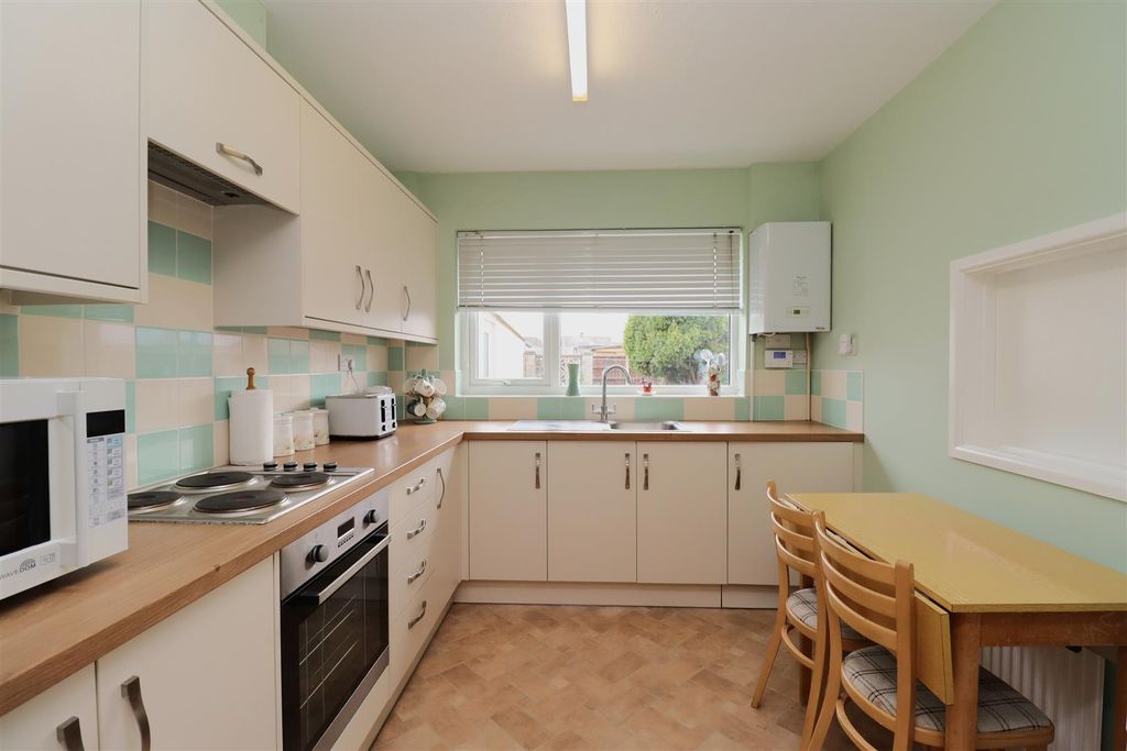 Property photo 2 of 25 Kitchen