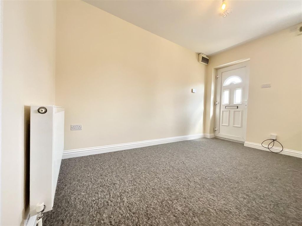 Property photo 3 of 6 Lounge Area