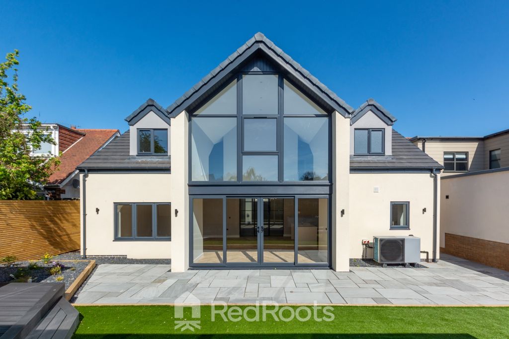 Property photo 2 of 33 4577043