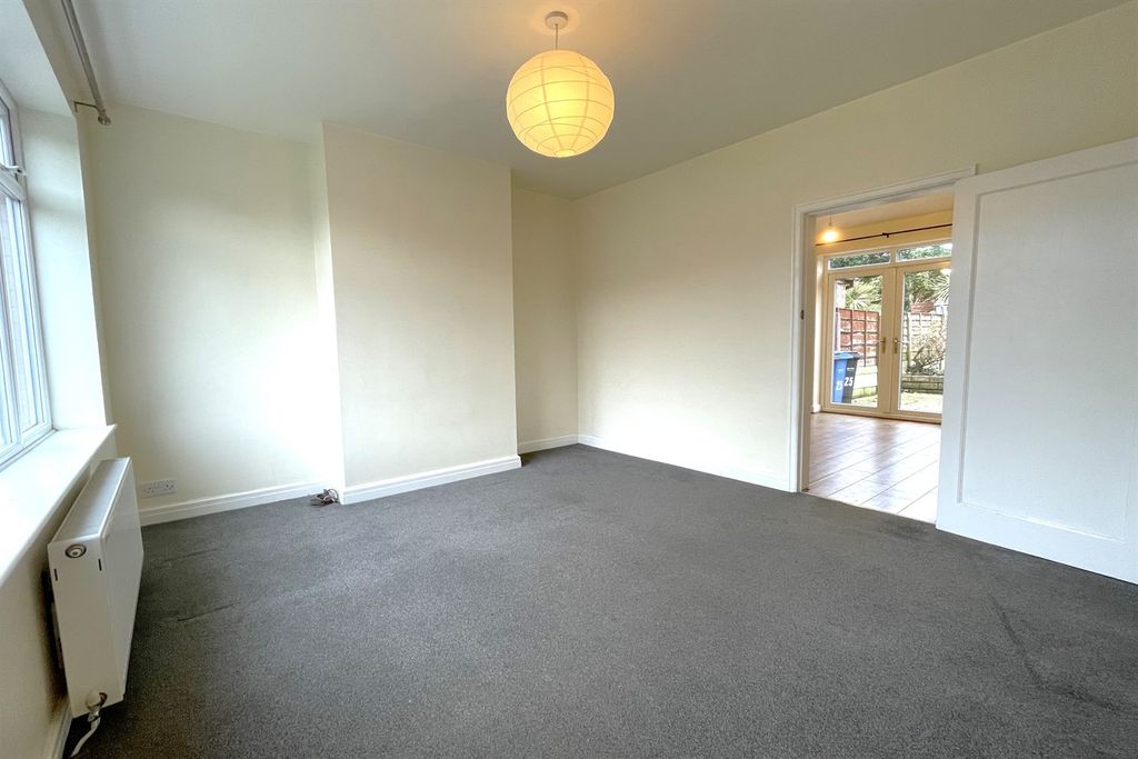 Property photo 2 of 11 Lounge