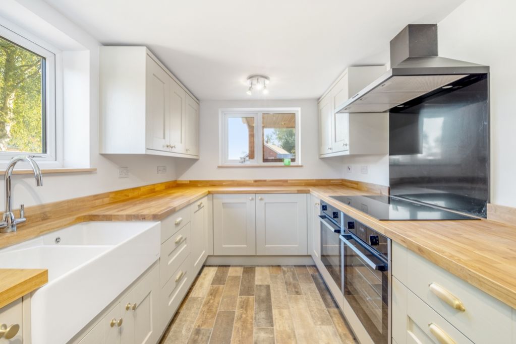 Property photo 2 of 33 34 The Cottage, Halton Fenside (Spilsby)-17