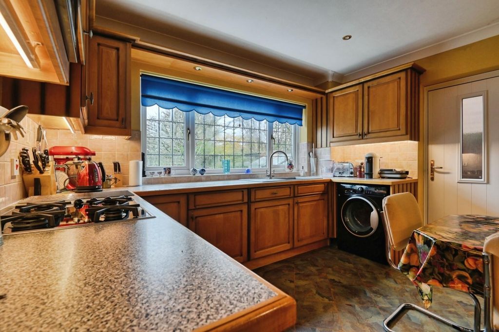 Property photo 3 of 23 6Lox16.Jpg