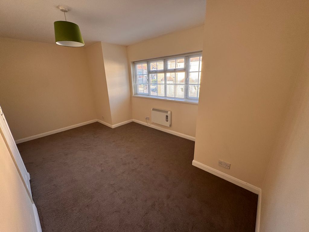 Property photo 3 of 6 Lounge