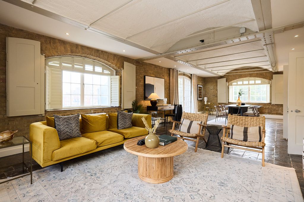 Property photo 1 of 31