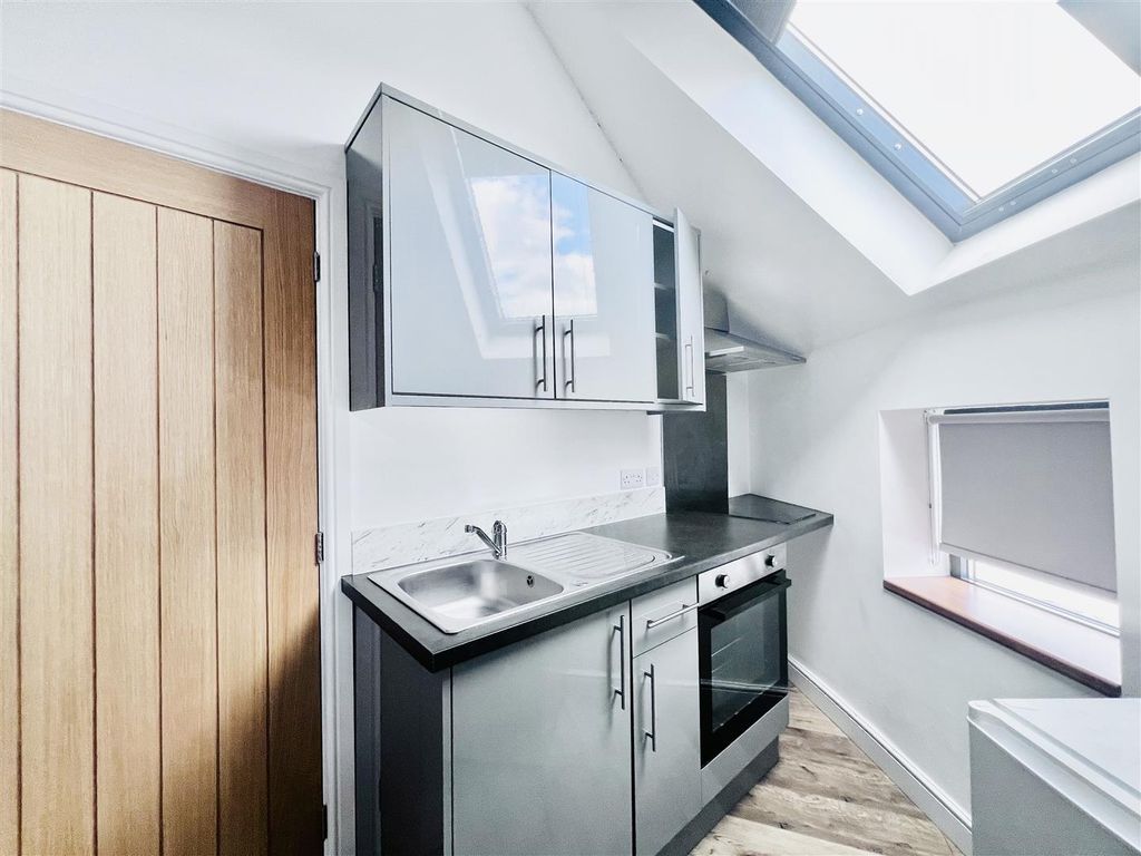 Property photo 2 of 8 Studio