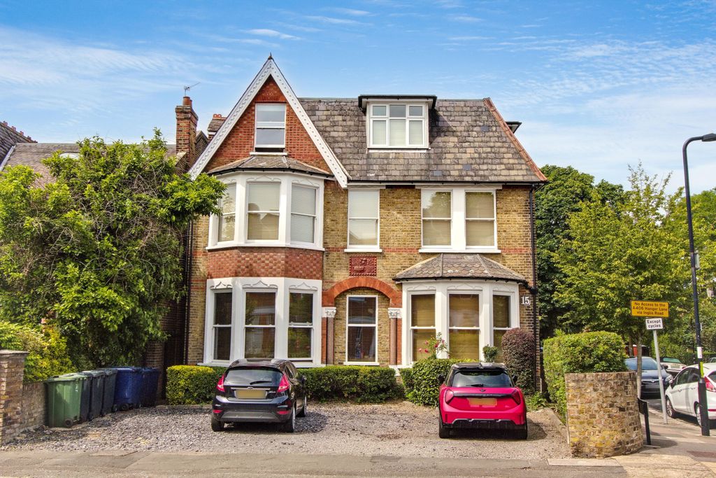 Property photo 1 of 12 Flat 1 Inglis Court, 15 Creffield Road, Ealing, London W5 3Hp