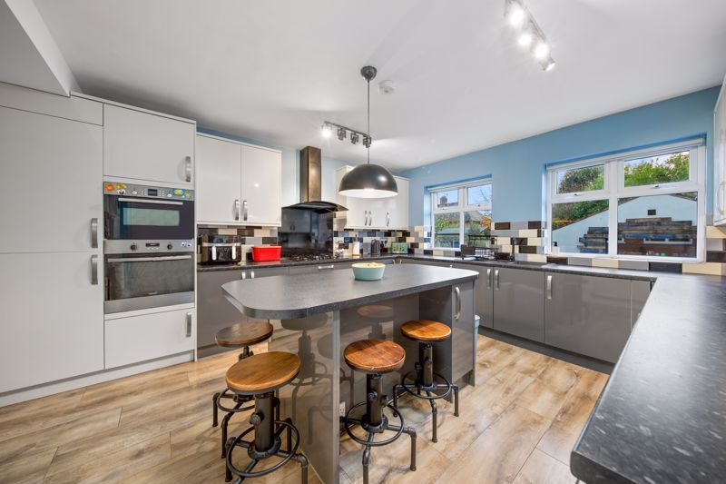 Property photo 2 of 34 Kitchen.