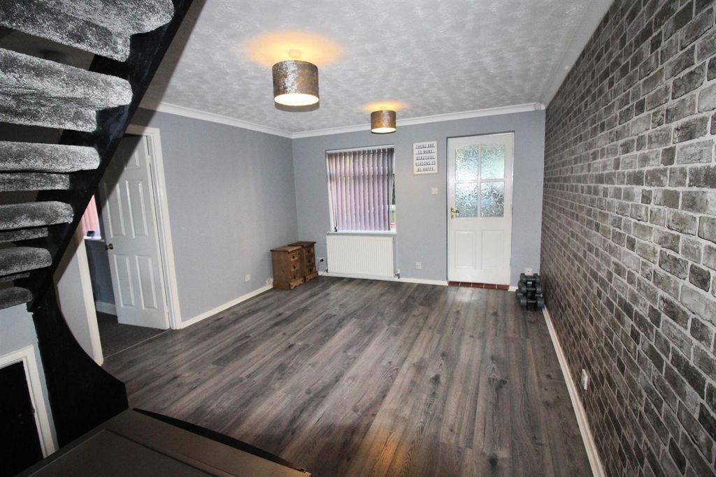 Property photo 3 of 10 Lounge.Jpg