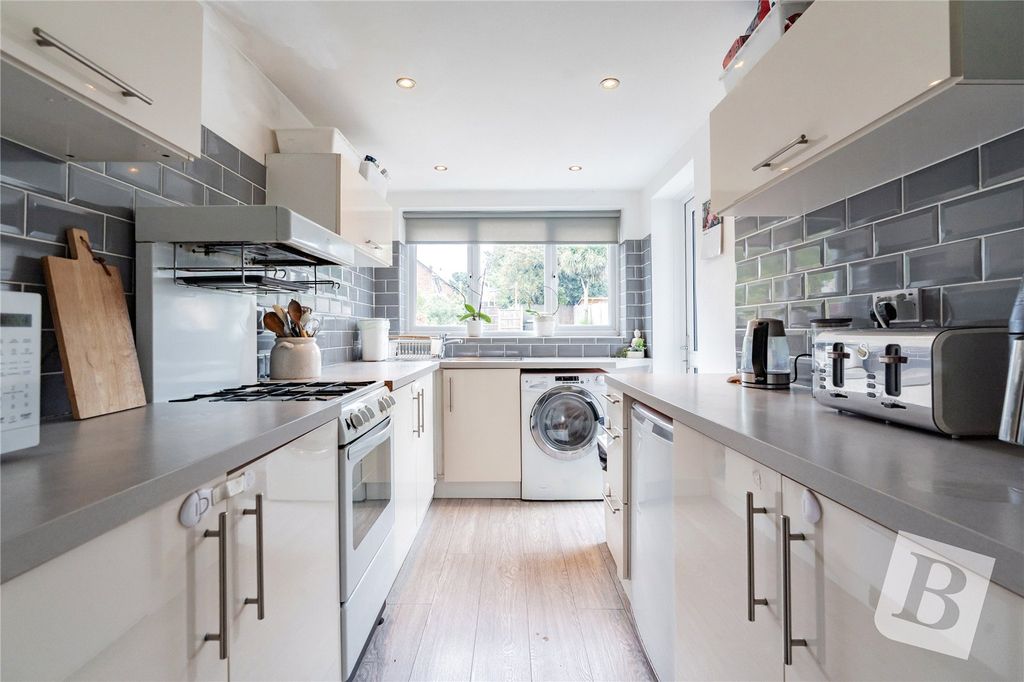 Property photo 2 of 18 Kitchen