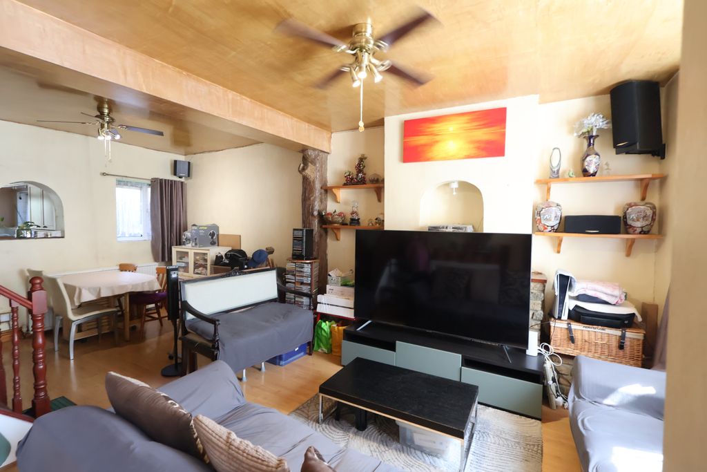 Property photo 2 of 10 Img 0316