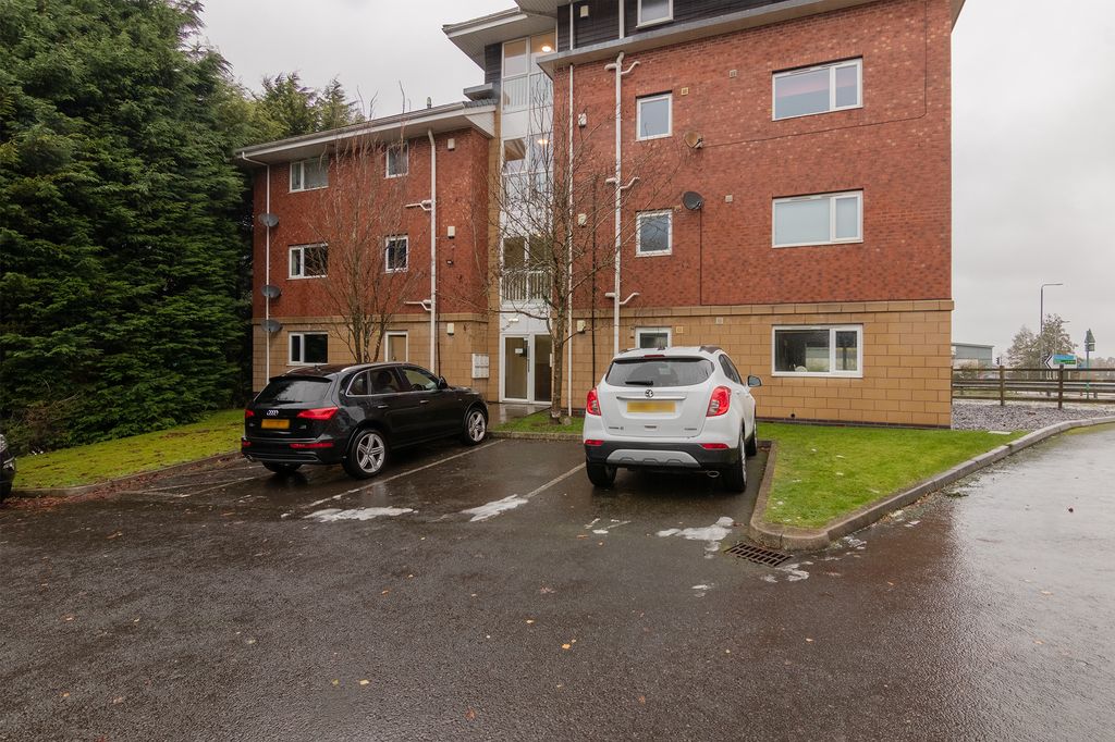 Property photo 1 of 17 External