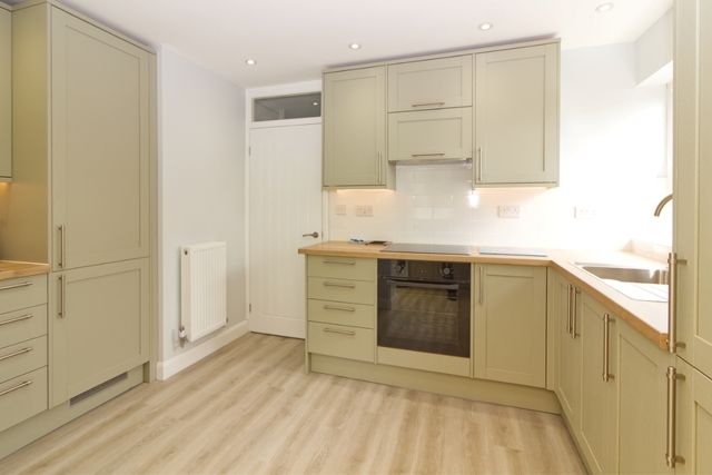 Property photo 2 of 14 Kitchen