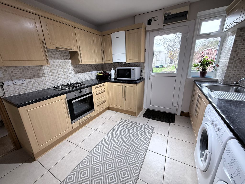 Property photo 3 of 13 Img3377