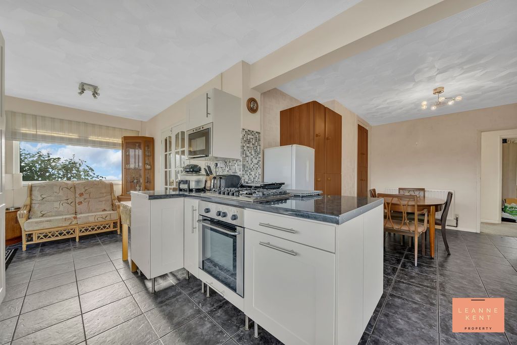 Property photo 3 of 30