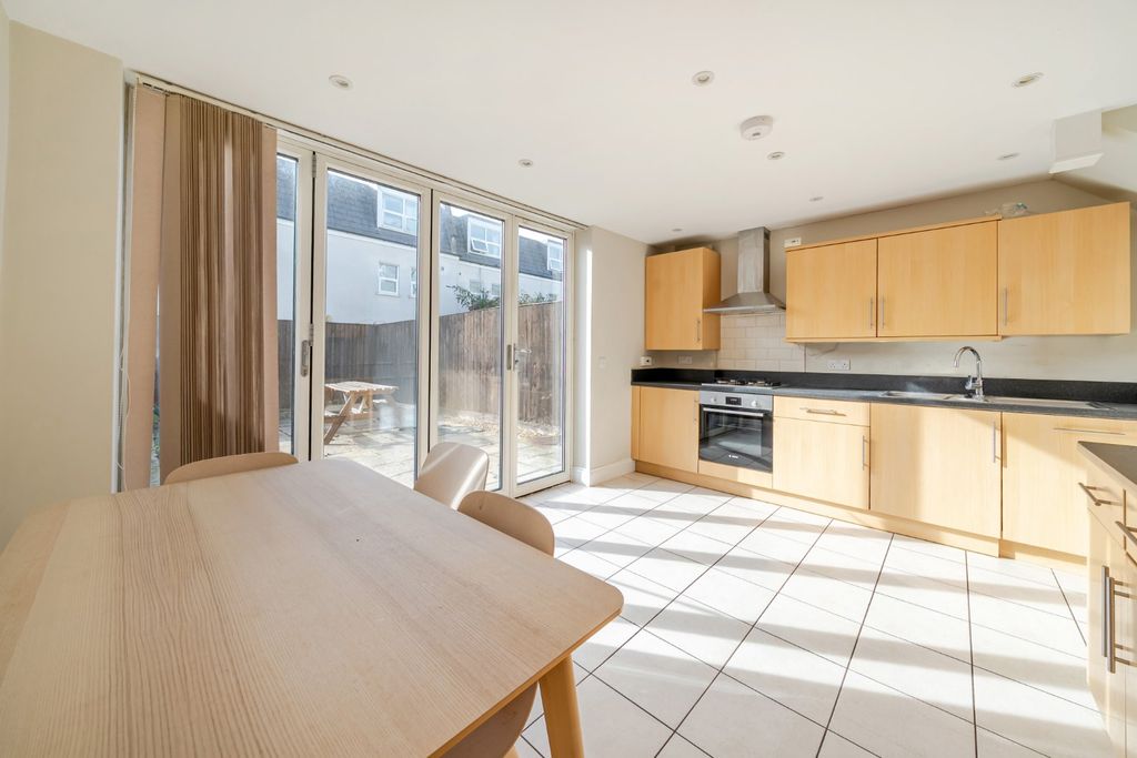 Property photo 2 of 10 Picture No. 24