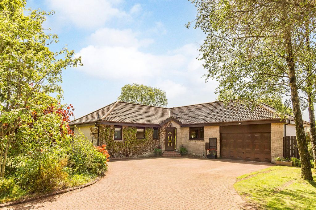Property photo 1 of 32