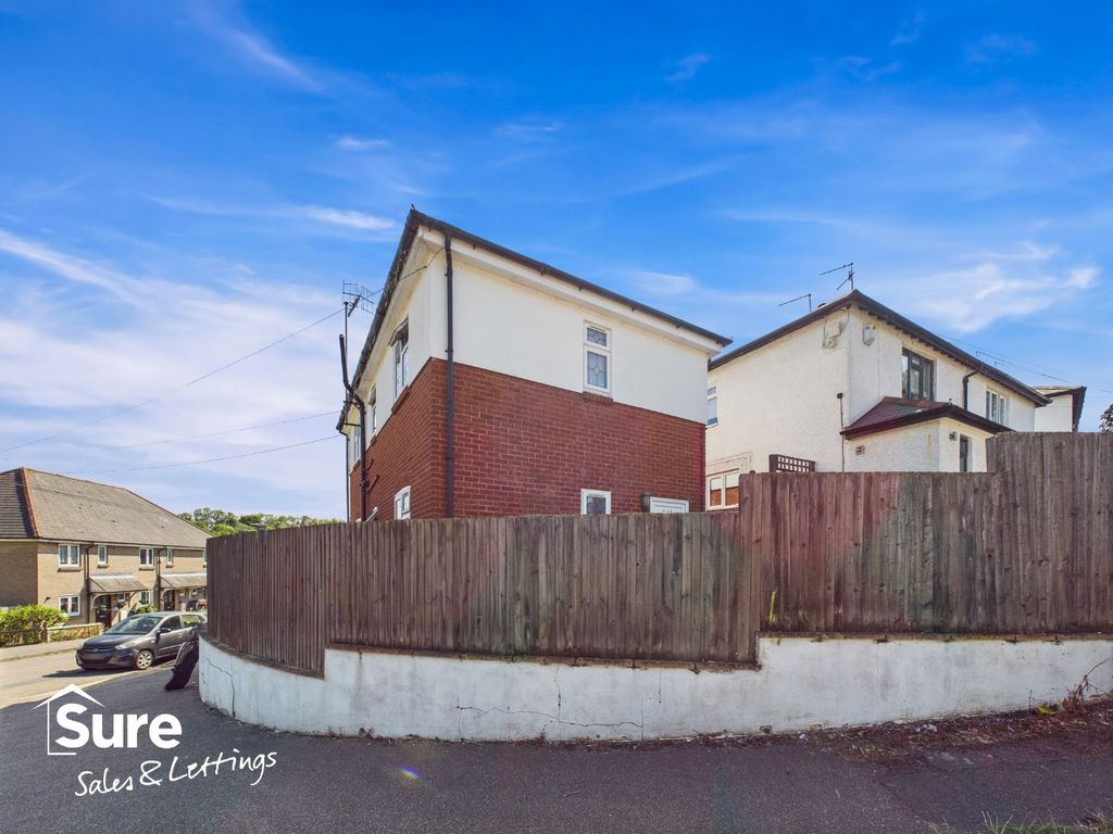 Property photo 1 of 10 999871