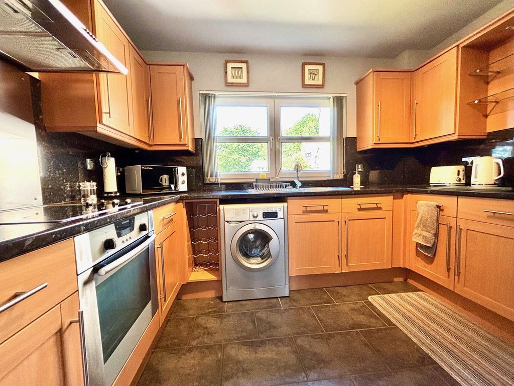 Property photo 2 of 6 Kitchen