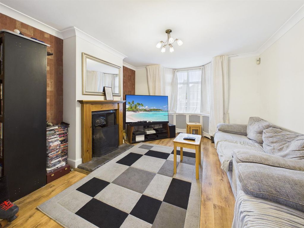 Property photo 3 of 13 Cam05510G0-Pr0226-Still004.Jpg