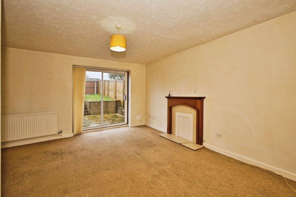 Property photo 3 of 19 Loubge