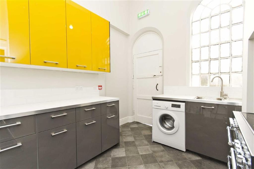 Property photo 3 of 18 Modern Kitchen With Appliances