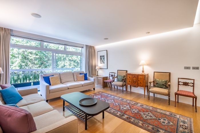 Property photo 2 of 17 Clunie-House-Rece...