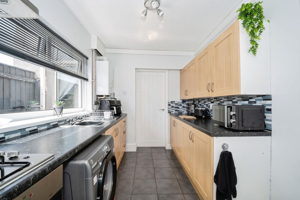Property photo 3 of 15 Kitchen Pic 1
