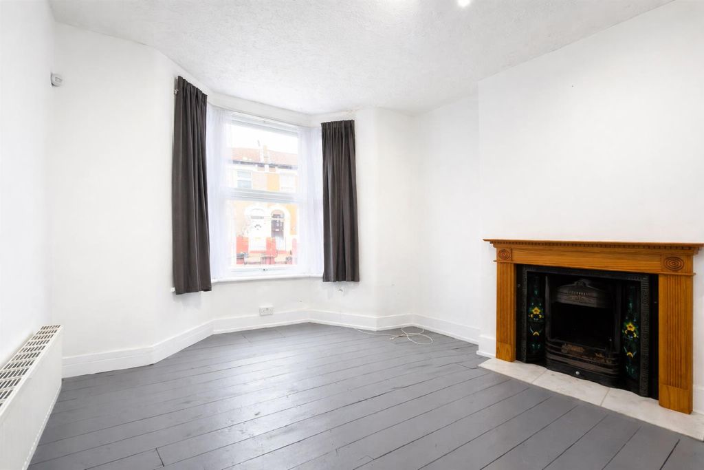 Property photo 3 of 15 Ca38E996-206E-4Cb4-B0c5-4E0A7Fba6Dfd.Png