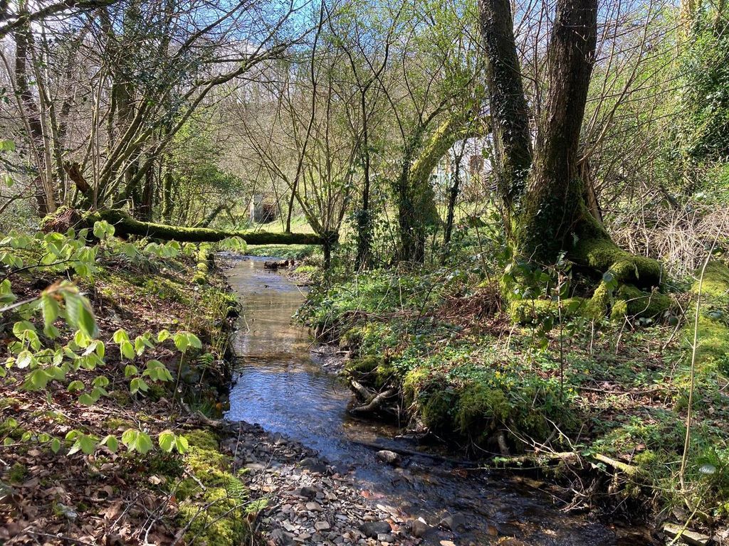 Property photo 2 of 27