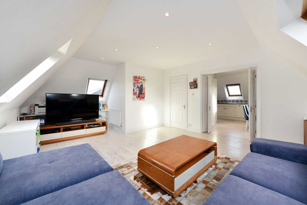 Property photo 3 of 17