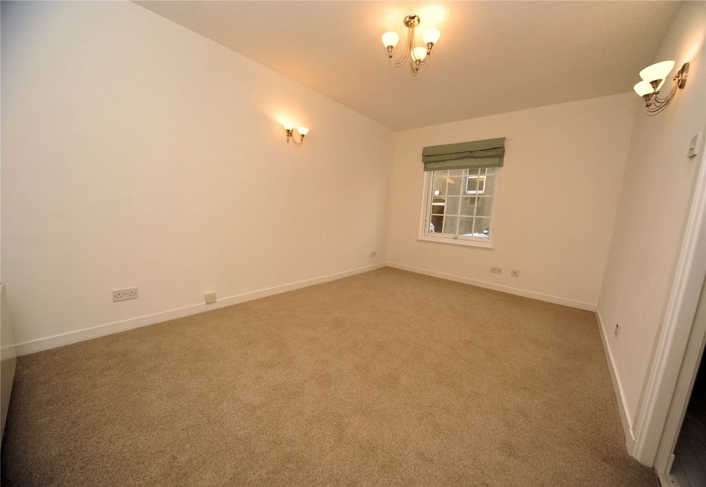 Property photo 2 of 7 Lounge