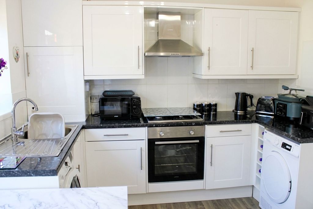 Property photo 3 of 15 Dining Kitchen