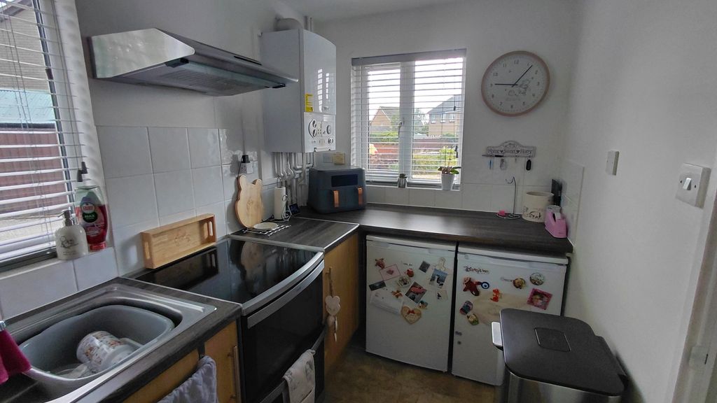 Property photo 3 of 11 65 Glenmore Kitchen