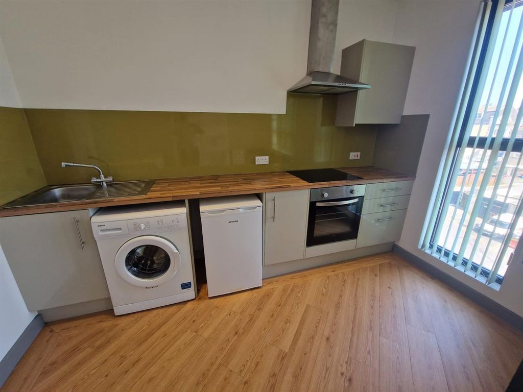 Property photo 2 of 9 218F9902-Acba-4E82-9545-2B0Efd2F6282.Jpg