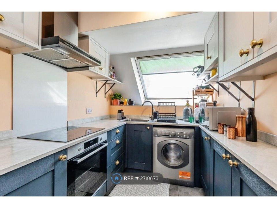 Property photo 3 of 13 Kitchen