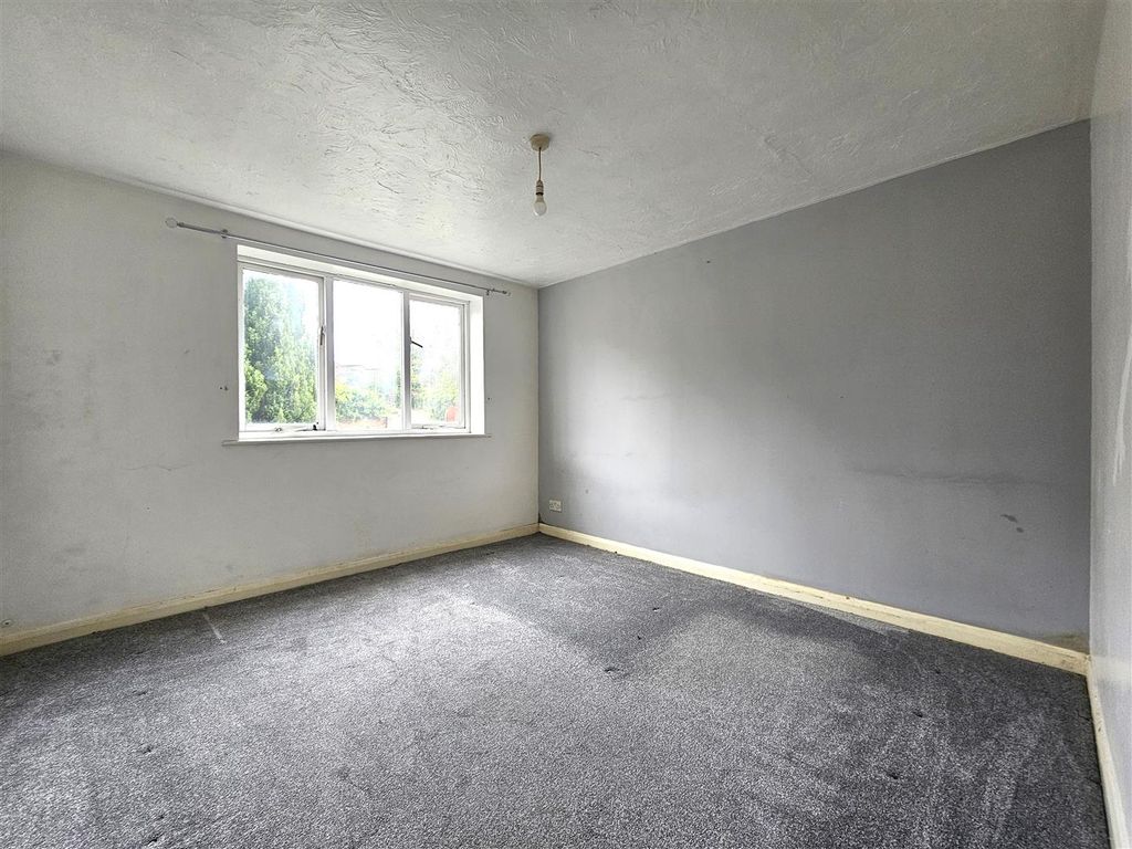 Property photo 2 of 8 20260415_143414.Jpg